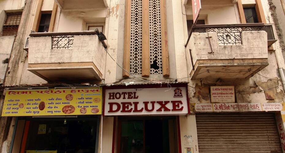 Hotel Deluxe, Ahmedabad 4